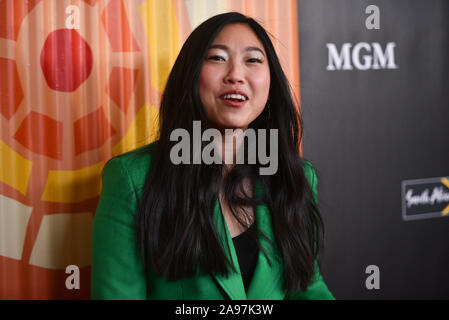 Awkwafina assiste à la Charlize Theron Africa Outreach Project Fundraiser à l'Africa Centre le 12 novembre 2019 à New York. Banque D'Images