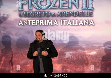 Rome, Italie - 12 novembre 2019 : Enrico Brignano (Olaf) participer dans le tapis rouge à l'aperçu du film "gelé 2 - Le secret d'Arendelle', à l'espace Cinema Moderno. Banque D'Images