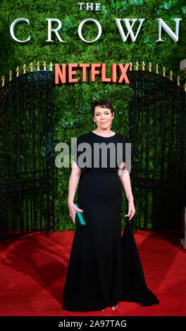 Olivia Colman arrivant pour la saison de la Couronne Trois Premiere tenue au Curzon Mayfair, Londres. Banque D'Images