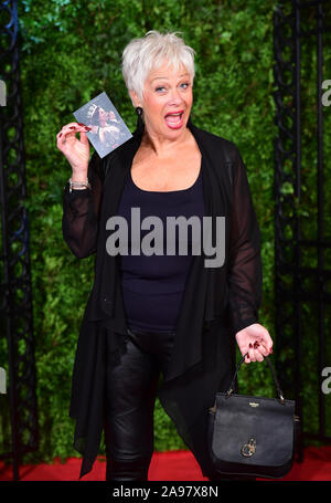 Denise Welch arrivant pour la saison de la Couronne Trois Premiere tenue au Curzon Mayfair, Londres. Banque D'Images