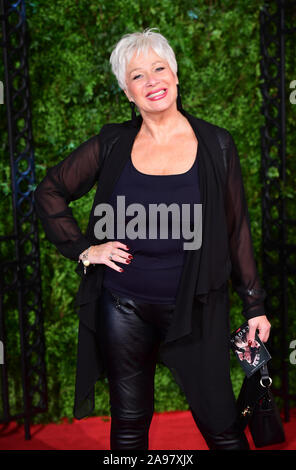 Denise Welch arrivant pour la saison de la Couronne Trois Premiere tenue au Curzon Mayfair, Londres. Banque D'Images