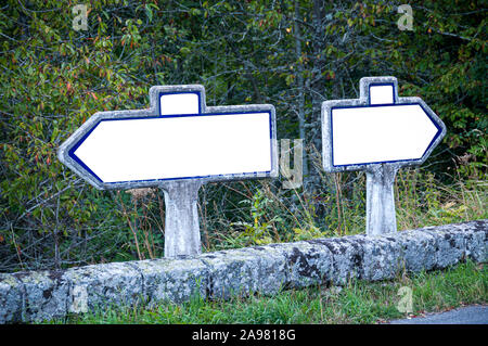 L'ancien français vierge signe concret posts, Lozère,,France. Banque D'Images