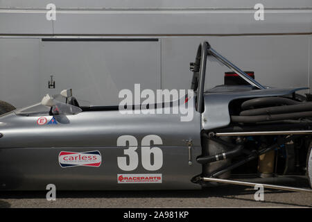 Voiture de course dans les fosses Banque D'Images