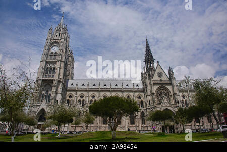 La basilique du Vœu National (Basílica del Voto Nacional), Quito, Équateur Banque D'Images