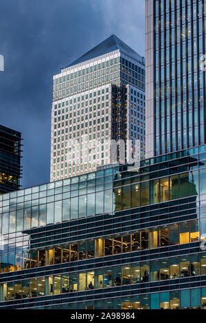 One Canada Square Tower Canary Wharf Londres architecte Cesar Pelli & Associates, Adamson Associates, et Frederick Gibberd Coombes & Partenaires portes ouvertes 1991 Banque D'Images
