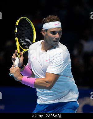 O2, Londres, Royaume-Uni. 13 novembre 2019. Dans une finale ATP Nitto match de l'après-midi, Rafael Nadal (ESP) (1) vient de derrière pour battre Daniil Medvedev (RUS) (4), 6-7, 6-3, 7-6. Credit : Malcolm Park/Alamy Live News. Banque D'Images