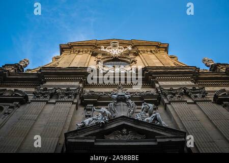 Statue sur le mur de l'église des Saints Michel et Cajetan, Florence, Italie Banque D'Images