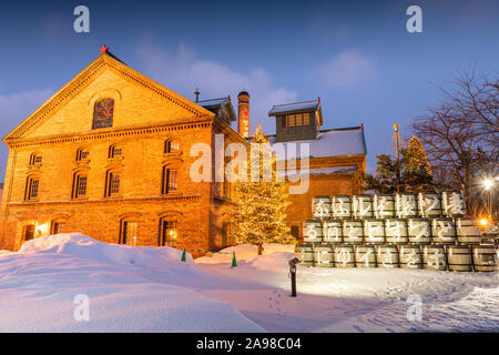 SAPPORO, JAPON - 17 février, 2017 : Sapporo Beer Museum de nuit. Le bâtiment a été ouvert pour la première fois comme Kaitakushi Brasserie à 1876. Banque D'Images