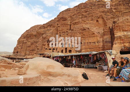 Tombeau de l'urne (Qabr Al Jarrah), des tombes royales, vue du Trésor Trail, Petra, Wadi Musa, le Gouvernorat de Ma'an, Jordanie, Moyen-Orient Banque D'Images