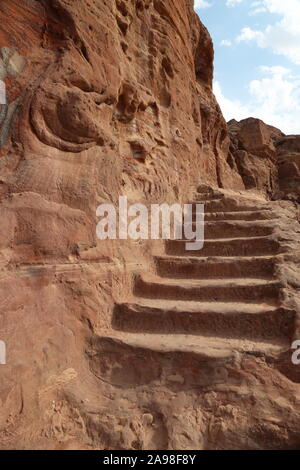 Tombeau de l'urne (Qabr Al Jarrah), des tombes royales, vue du Trésor Trail, Petra, Wadi Musa, le Gouvernorat de Ma'an, Jordanie, Moyen-Orient Banque D'Images