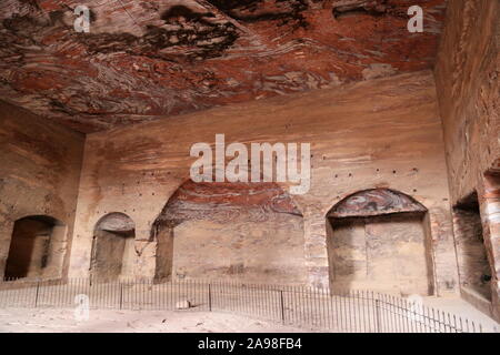 Tombeau de l'urne (Qabr Al Jarrah), des tombes royales, vue du Trésor Trail, Petra, Wadi Musa, le Gouvernorat de Ma'an, Jordanie, Moyen-Orient Banque D'Images