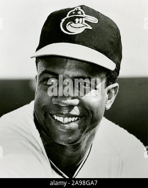 Vintage noir et blanc portrait de joueur de baseball Hall of Fame Frank Robinson avec les Baltimore Orioles circa 1960. Banque D'Images