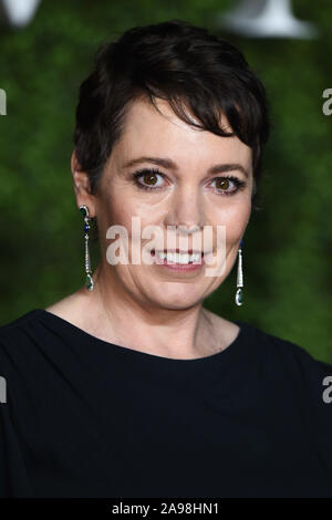 Londres, Royaume-Uni. 13 novembre 2019 : Olivia Colman arrivant pour 'la Couronne' série 3 première mondiale au Curzon Mayfair, Londres. Photo : Steve Sav/Featureflash Crédit : Paul Smith/Alamy Live News Banque D'Images