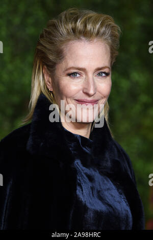 Londres, Royaume-Uni. 13 novembre 2019 : Gillian Anderson arrivant pour 'la Couronne' série 3 première mondiale au Curzon Mayfair, Londres. Photo : Steve Sav/Featureflash Crédit : Paul Smith/Alamy Live News Banque D'Images