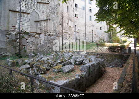 Ciclepiche Mura ancienne près de Chiesa di San Nicolo (église San Nicolo) dans centre historique de Spoleto, Ombrie, Italie. 19 août 2019© Wojciech Strozyk Banque D'Images