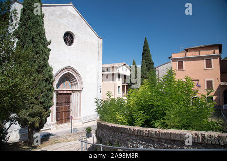 Chiesa di San Nicolo (église San Nicolo) dans centre historique de Spoleto, Ombrie, Italie. 19 août 2019© Wojciech Strozyk / Alamy Stock Photo *** Loca Banque D'Images