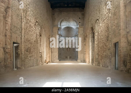 Basilique romane di San Salvatore (Basilique de San Salvatore) à Spoleto, Ombrie, Italie. 19 août 2019, l'ancienne basilique Chrétienne construite en IV Banque D'Images