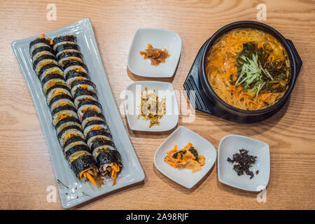 Nouilles ramen et repas gimbap coréen national food Banque D'Images