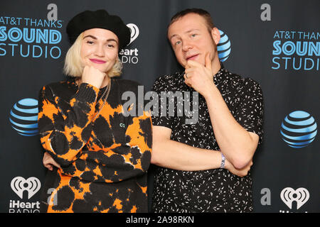 Bala Cynwyd, PA, USA. 13 Nov, 2019. MISTERWIVES visiter Radio 104,5 performance studio à Bala Cynwyd, PA, le 13 novembre 2019 Crédit : Star Shooter/media/Alamy Punch Live News Banque D'Images