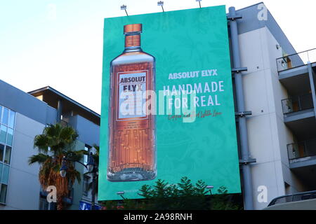 Voir l'affichage d'Absolut Vodka ELYX sur l'immeuble en Vine Street, Hollywood Banque D'Images