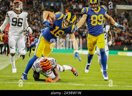 27 octobre 2019 Royaume-Uni Londres Los Angeles Rams Wide Receiver Cooper Kupp (18) L'atterrissage au cours de la NFL match entre les Bengals de Cincinnati et les Rams de Los Angeles le 27 octobre 2019 au Stade de Wembley, Londres, Angleterre. Banque D'Images