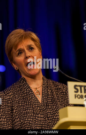 Premier ministre Nicola Sturgeon & Mhairi Paisley noir 12 novembre 2019 Banque D'Images