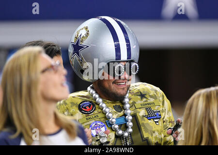 Arlington, Texas, USA. 10 Nov, 2019. Un ventilateur avant la première moitié d'un jeu de football américain NFL entre les Minnesota Vikings et les Dallas Cowboys à AT&T Stadium à Arlington, au Texas. Shane Roper/Cal Sport Media/Alamy Live News Banque D'Images