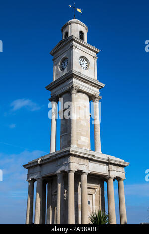 L'horloge de la tour historique à Herne Bay, dans le Kent, UK. Il est un des premiers tours de l'horloge sur pied au Royaume-Uni et sert maintenant comme un mémorial à la Banque D'Images