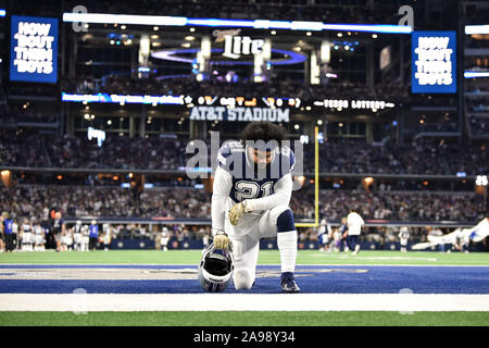 Arlington, Texas, USA. 10 Nov, 2019. Cowboys de Dallas running back Ézéchiel Elliott (21) avant la première moitié d'un jeu de football américain NFL entre les Minnesota Vikings et les Dallas Cowboys à AT&T Stadium à Arlington, au Texas. Shane Roper/Cal Sport Media/Alamy Live News Banque D'Images