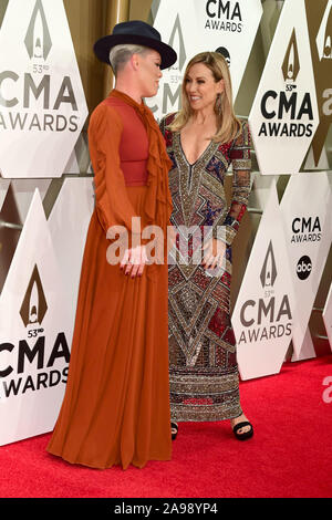 Nashville, Tennessee, USA. 13 Nov, 2019. P !nk, Pink, Sheryl Crow. 53e édition de CMA Awards, la plus grande soirée de musique country, la musique s'est tenue au centre-ville. Crédit photo : Laura Farr/AdMedia/MediaPunch MediaPunch Crédit : Inc/Alamy Live News Banque D'Images