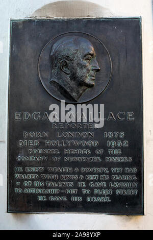 Londres, Royaume-Uni - 15 Février 2019 : une plaque dédiée à reporter Edgard Wallace, situé à Ludgate Circus, dans la ville de Londres, Royaume-Uni. Banque D'Images