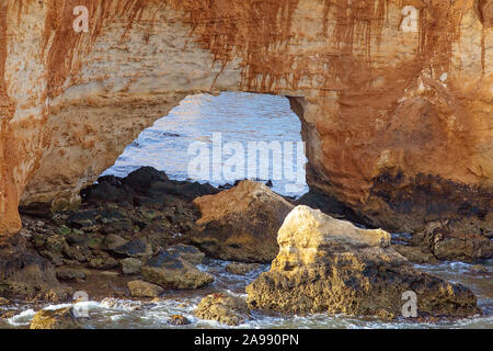 Baie des Îles archway sur la Great Ocean Road Victoria en Australie - destination touristique célèbre Banque D'Images