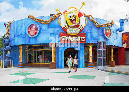 SpongeBob Magasin à Universal Studios Orlando, les gens faire du shopping à l'intérieur, SpongeBob SquarePants, StorePants entrée Boutique, extérieur, Floride, USA Banque D'Images