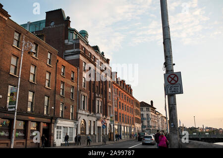 L'Hôtel Clarence sur Wellington Quay dans Temple Bar, Dublin, Irlande, au coucher du soleil. Banque D'Images