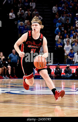 Nov 13, 2019 : Eastern Washington Eagles guard Jack Perry (11) porte le ballon sur cour pendant un match de saison régulière où l'Eastern Washington Eagles ont visité le Saint Louis Billikens. Tenue à Chaifetz Arena à Saint Louis, MO Richard Ulreich/CSM Banque D'Images