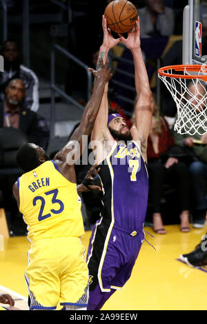 Los Angeles, Californie, USA. 13 Nov, 2019. Los Angeles Lakers' JaVale McGee (7) dunks contre Golden State Warriors' Draymond Green (23) lors d'un match de basket de la NBA entre les Lakers de Los Angeles et les Golden State Warriors, le mercredi 10 avril 2019, à Los Angeles. Ringo : crédit Chiu/ZUMA/Alamy Fil Live News Banque D'Images