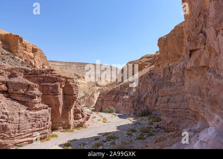 L'allée en pierre spectaculaires Slot Canyon rouge. Billet d'Israël Banque D'Images