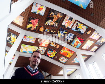 07 novembre 2019, l'Allemagne (allemand), Berlin : Peintre Norbert Bisky, photographié dans son exposition POMPA dans le fleuve Matthäus-Kirche dans Tiergarten. Les peintures sont sur le plafond de l'église. L'exposition est présentée du 10.11.2019 au 16.02.2020. Photo : XAMAX/dpa Banque D'Images