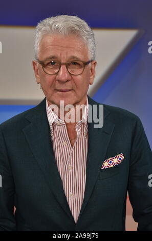 Cologne, Allemagne. 13 Nov, 2019. Le commentateur sportif Marcel Reif invité sur l'ARD talk show ' Maischberger . La semaine : Horst Galuschka de crédit '/dpa/Horst Galuschka dpa/Alamy Live News Banque D'Images