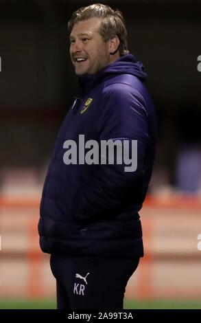 Gestionnaire d'Oxford Karl Robinson au cours de la correspondance entre Trophée Leasing.com Crawley Town et Oxford United au stade de pension Peuples Crawley. 12 Novembre 2019 Banque D'Images