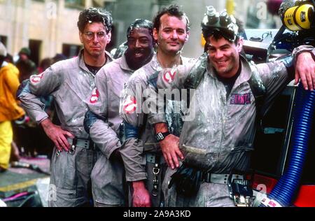 DAN aykroyd, bill murray, Harold Ramis et Ernie Hudson dans Ghostbusters (1984), réalisé par Ivan REITMAN. Credit : Columbia Pictures / Album Banque D'Images