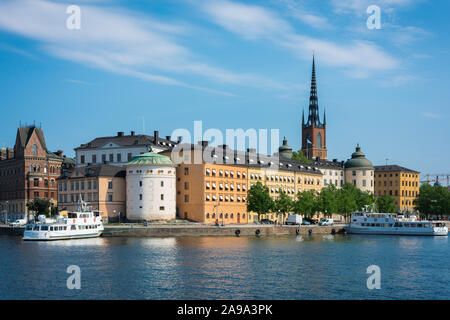 Riddarholmen, Stockholm voir en été dans l'ensemble vers l'île de Riddarholmen Riddarfjärden dans le centre historique de la ville de Stockholm, en Suède. Banque D'Images