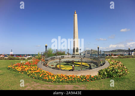 War Memorial et horloge florale. Llandudno Banque D'Images