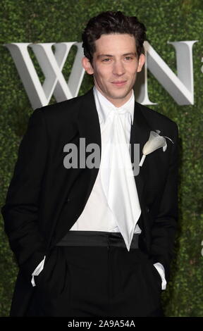 Londres, Royaume-Uni. 13 Nov, 2019. Josh O'Connor participe à 'la Couronne' Saison 3 première mondiale au Curzon Mayfair à Londres. Credit : SOPA/Alamy Images Limited Live News Banque D'Images