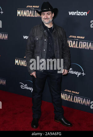 HOLLYWOOD, LOS ANGELES, CALIFORNIE, USA - 13 novembre : Dave Filoni arrive à la première de Los Angeles Disney +'s 'Les Mandalorian" tenue au El Capitan Theatre le 13 novembre 2019 à Hollywood, Los Angeles, Californie, États-Unis. (Photo par Xavier Collin/Image Press Office) Banque D'Images