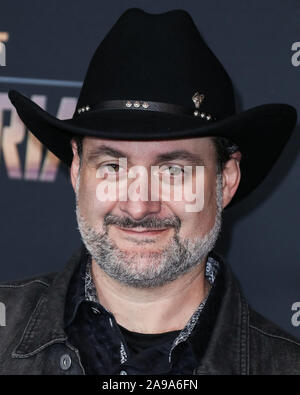 HOLLYWOOD, LOS ANGELES, CALIFORNIE, USA - 13 novembre : Dave Filoni arrive à la première de Los Angeles Disney +'s 'Les Mandalorian" tenue au El Capitan Theatre le 13 novembre 2019 à Hollywood, Los Angeles, Californie, États-Unis. (Photo par Xavier Collin/Image Press Office) Banque D'Images