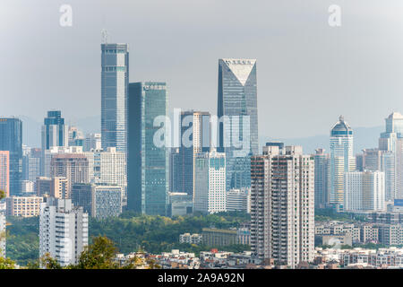Belles skylines à Shenzhen de la Chine, de l'avis du parc Lianhuashan. Banque D'Images