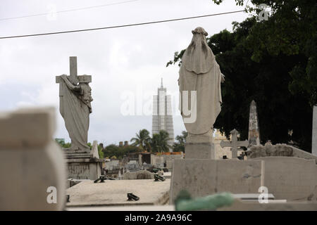 Cuba, La Havane, 11,15,2018, tombes et monuments commémoratifs en nécropole Cristobal Colon Amériques latines plus grand cimetière Banque D'Images