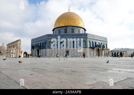 Low angle view de la tête d'or Dôme du Rocher à Jérusalem, Israël Banque D'Images