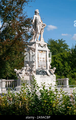 Monument de Mozart à la Hofburg et Burggarten park à Vienne, Autriche Banque D'Images